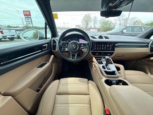 Used 2023 Porsche Cayenne AWD/4WD image 27