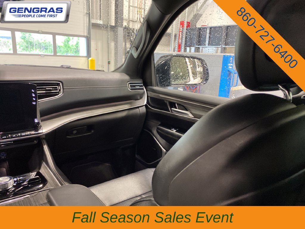 Certified 2024 Jeep Wagoneer Series III AWD/4WD image 30