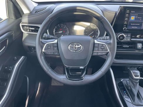 Used 2021 Toyota Highlander XLE image 25