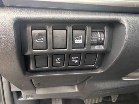 Used 2019 Subaru Forester Premium AWD/4WD image 21
