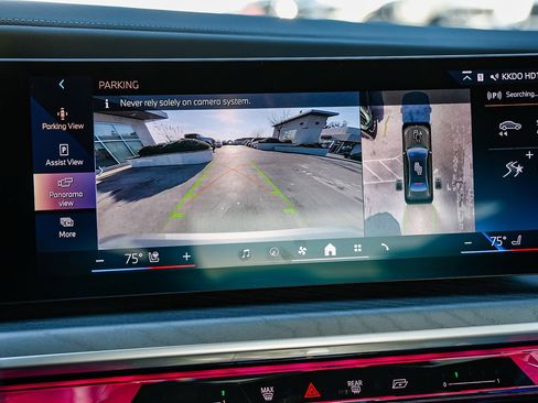 Used 2026 BMW 750e xDrive image 25