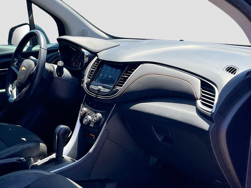 Used 2022 Chevrolet Trax LT w/ LT Convenience Package FWD image 26