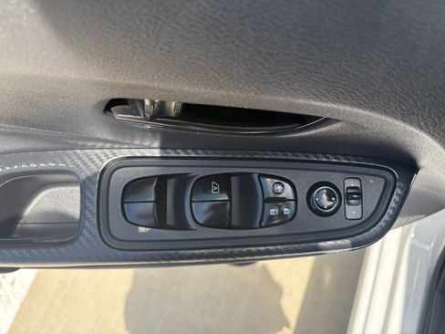 Used 2022 Nissan Versa S FWD image 28