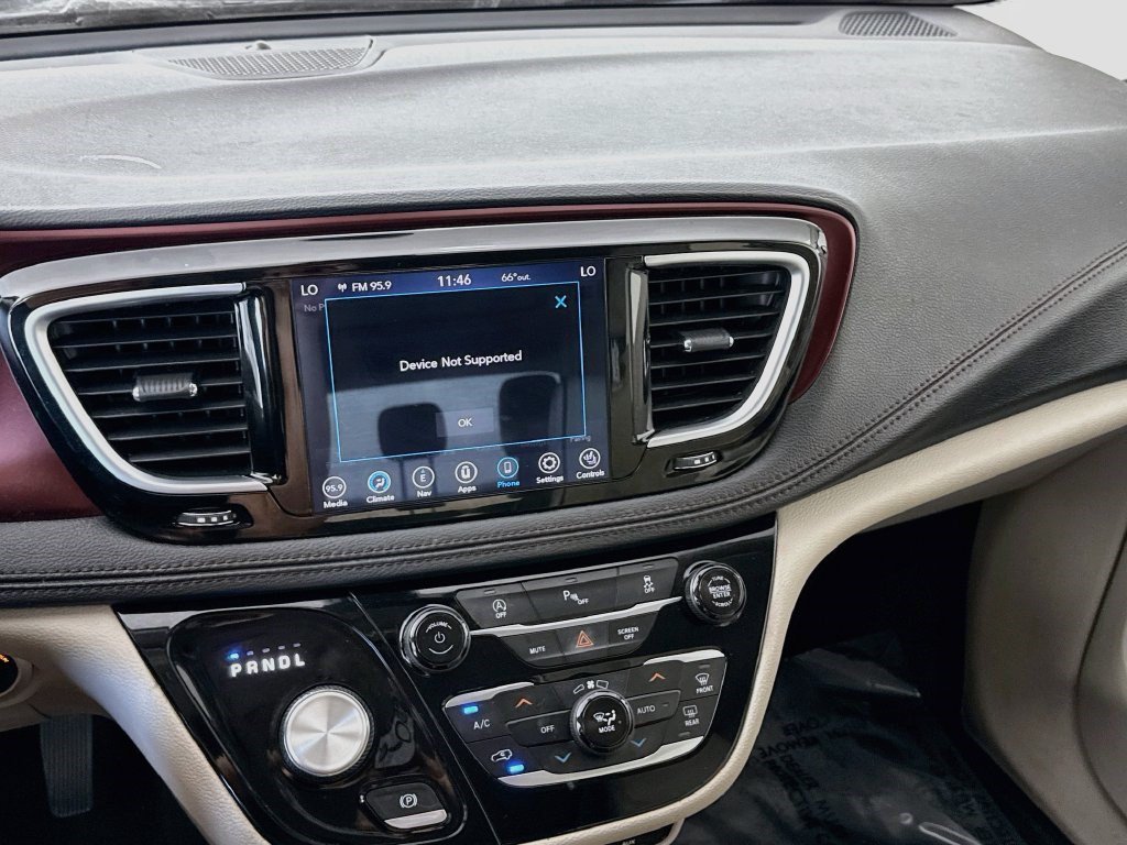 Used 2020 Chrysler Pacifica Limited FWD image 17