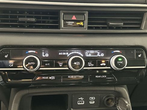 Used 2024 Honda Pilot Touring image 19