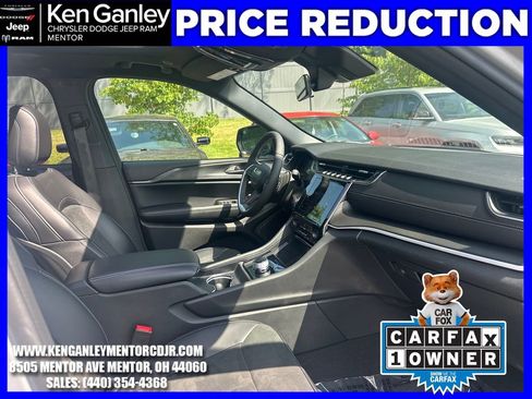Used 2025 Jeep Grand Cherokee Altitude w/ Trailer Tow Package AWD/4WD image 30