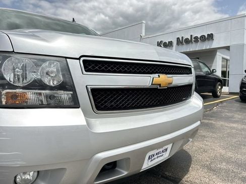 Used 2012 Chevrolet Suburban LT w/ Luxury Package AWD/4WD image 4