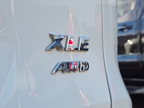 Used 2019 Toyota RAV4 XLE Premium image 17