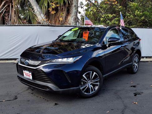 Certified 2021 Toyota Venza LE w/ Carpet Mat Package (TMS) image 24