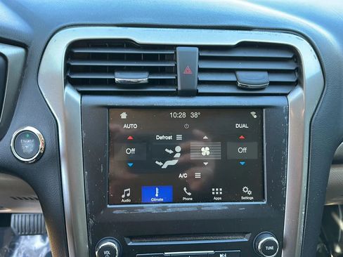 Used 2017 Ford Fusion SE w/ Fusion SE Technology Package image 34