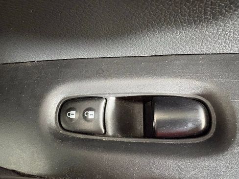 Used 2017 Nissan Rogue S FWD image 37
