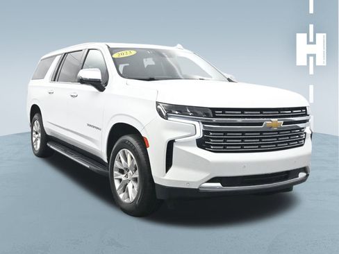 Used 2023 Chevrolet Suburban Premier image 3