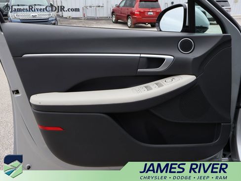 Used 2025 Hyundai Sonata SEL FWD image 20