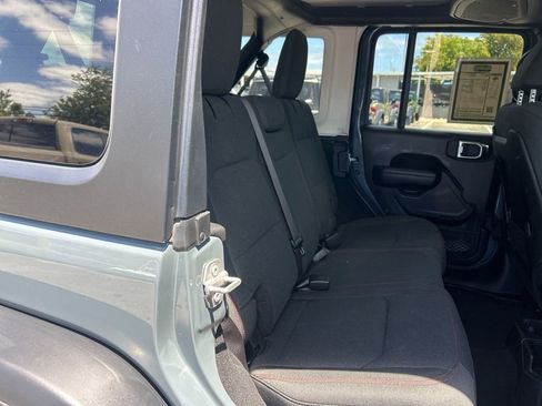 Used 2024 Jeep Wrangler Unlimited Rubicon image 27