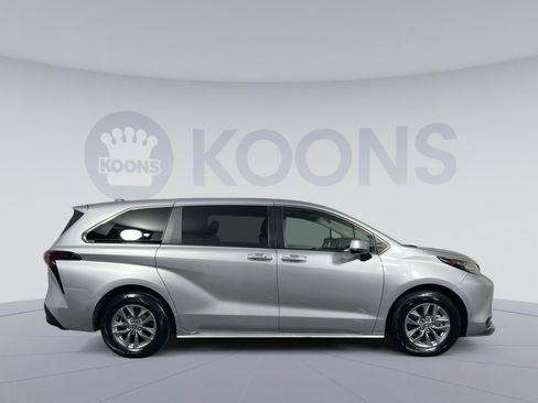 Used 2023 Toyota Sienna LE image 8