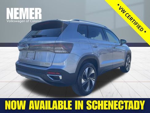 Used 2025 Volkswagen Taos SE w/ Panoramic Sunroof Package AWD/4WD image 7
