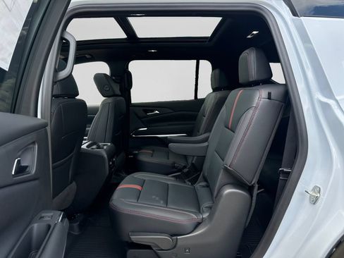 New 2026 Chevrolet Traverse RS w/ LPO, Floor Liner Package AWD/4WD image 31