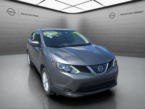 Used 2019 Nissan Rogue Sport S w/ Appearance Package AWD/4WD image 2