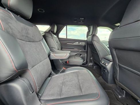 Used 2025 Ford Explorer ST image 16