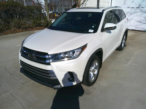 Used 2019 Toyota Highlander Limited image 5