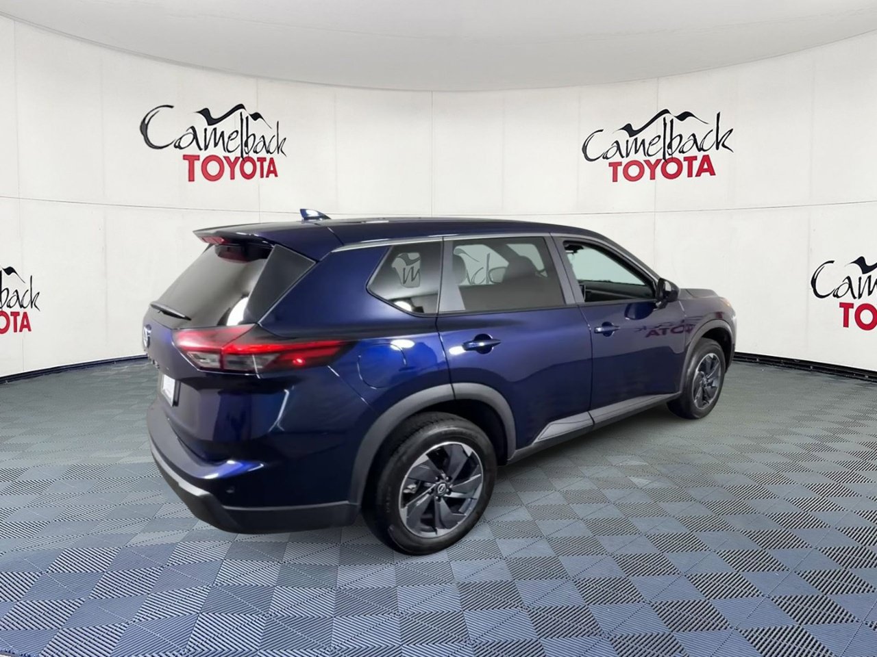 Used 2025 Nissan Rogue SV FWD image 2