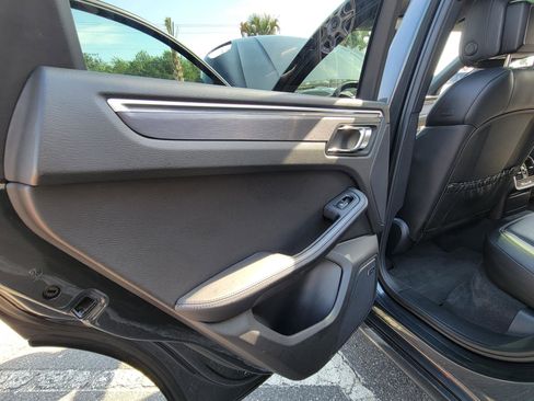 Used 2017 Porsche Macan GTS w/ Premium Package Plus image 35