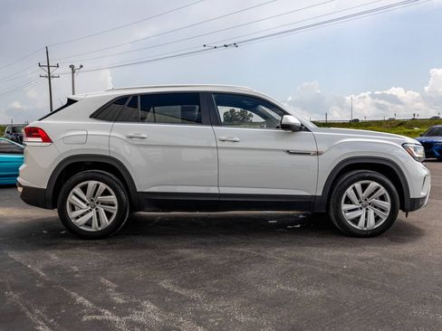 Used 2023 Volkswagen Atlas Cross Sport SE w/ Panoramic Sunroof Package FWD image 3