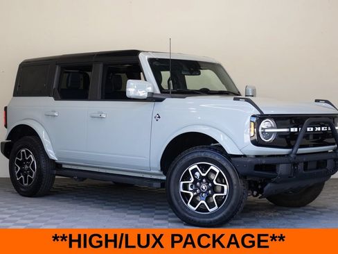 Used 2024 Ford Bronco Outer Banks AWD/4WD image 2