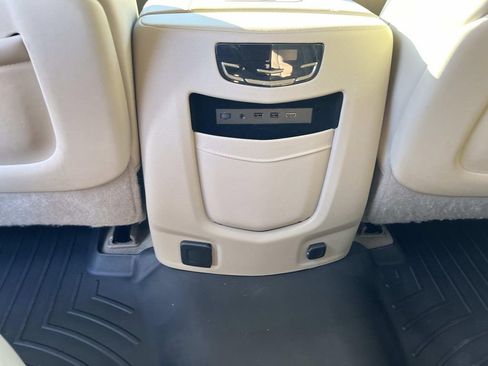 Used 2020 Cadillac Escalade Premium Luxury image 17