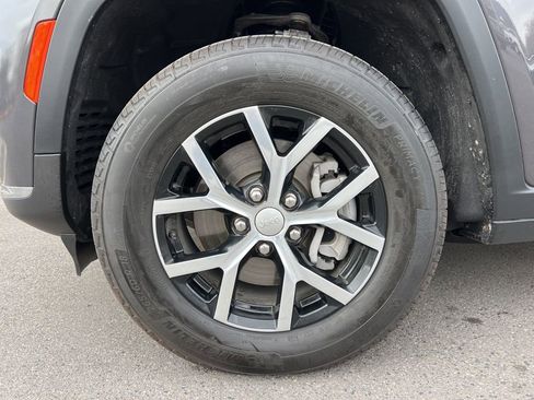 Certified 2025 Jeep Grand Cherokee L Limited w/ Trailer Tow Package image 29