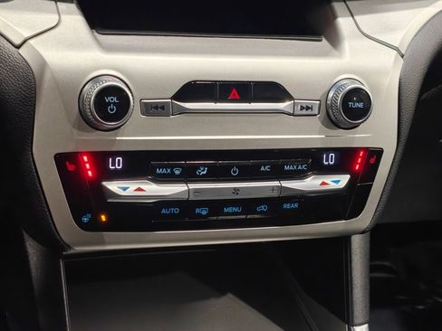 Used 2021 Ford Explorer XLT w/ Equipment Group 202A image 9