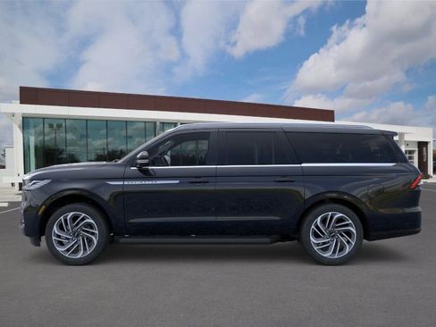 New 2026 Lincoln Navigator L Premier AWD/4WD image 3