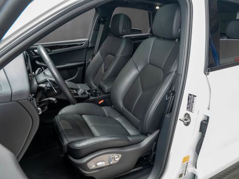 Certified 2026 Porsche Macan AWD/4WD image 5