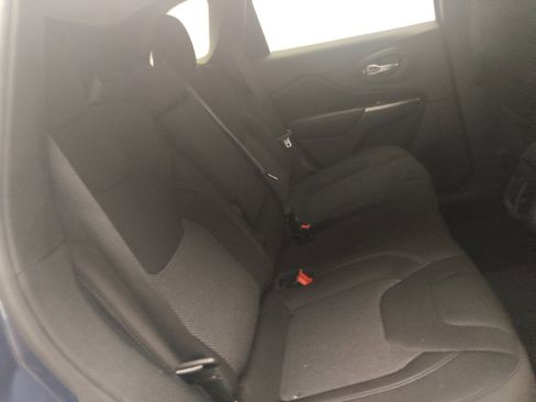 Used 2020 Jeep Cherokee Latitude FWD image 19