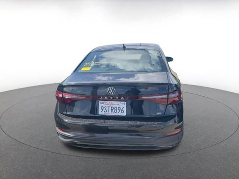 Used 2025 Volkswagen Jetta SE image 17