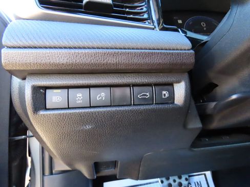 Used 2025 Toyota Camry SE image 33