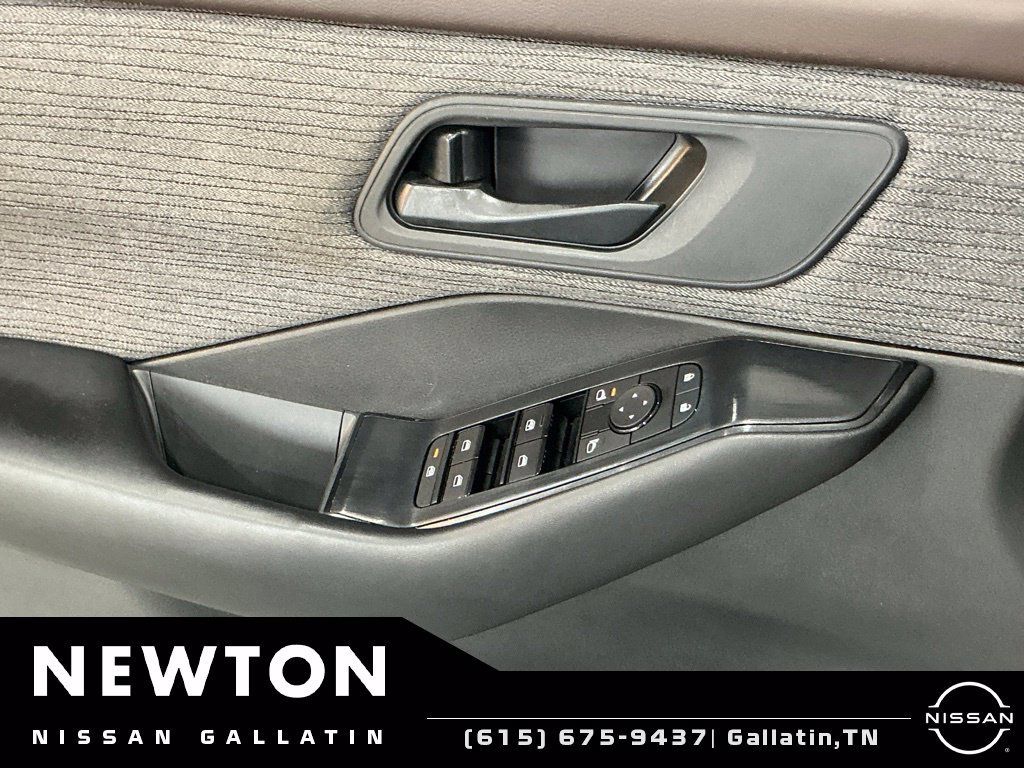 Used 2023 Nissan Rogue S FWD image 25
