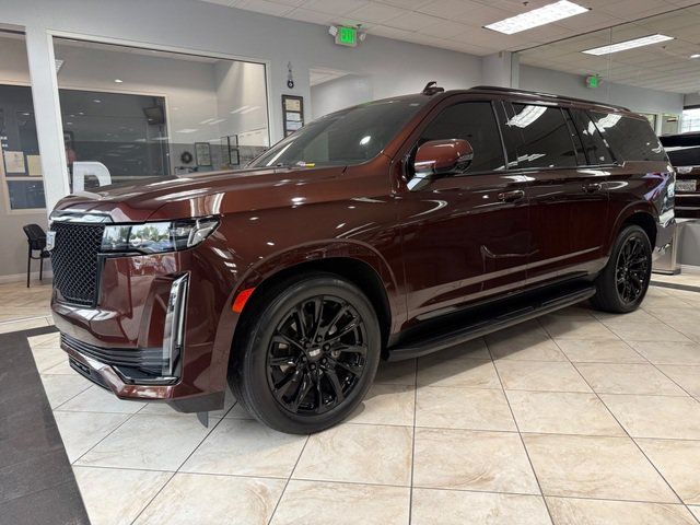 Used 2023 Cadillac Escalade ESV Sport w/ LPO, ONYX Package AWD/4WD image 4