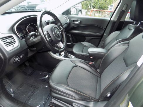 Used 2019 Jeep Compass Latitude w/ Cold Weather Group AWD/4WD image 11