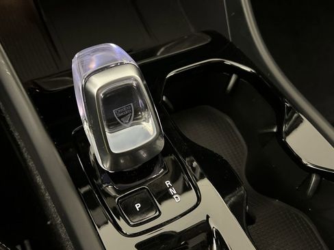 Certified 2025 Volvo XC40 B5 Plus image 23