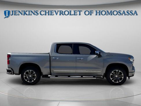 Used 2024 Chevrolet Silverado 1500 High Country w/ Technology Package AWD/4WD image 2