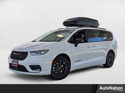 New 2025 Chrysler Pacifica Select w/ Fav Edition Package