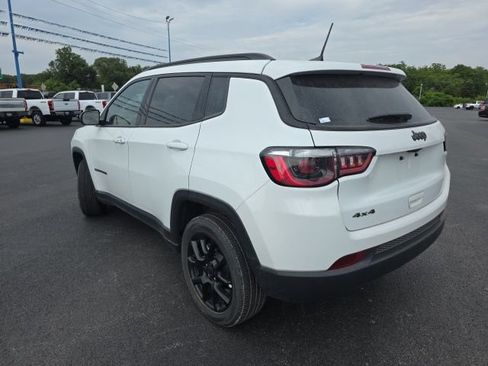 Used 2025 Jeep Compass Latitude w/ Convenience Group AWD/4WD image 7