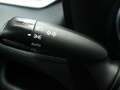 Used 2022 Toyota RAV4 XLE AWD/4WD image 30