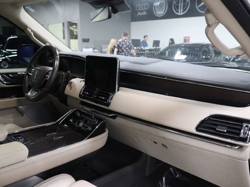 Used 2021 Lincoln Navigator Reserve w/ Luxury Package image 26