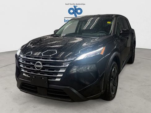 Used 2025 Nissan Rogue SV image 2