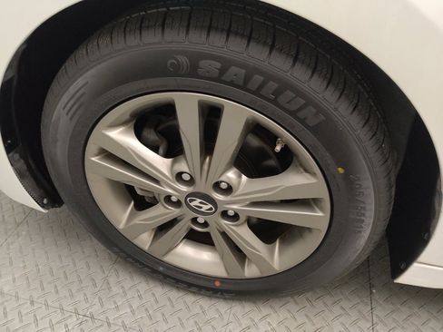 Used 2018 Hyundai Elantra Value Edition FWD image 31