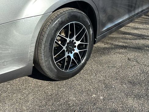 Used 2011 Chrysler 300 Limited image 8