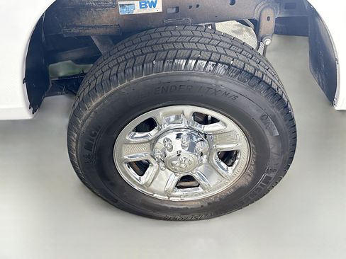 Used 2018 RAM 2500 Tradesman w/ Chrome Appearance Group image 36