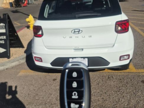 Certified 2026 Hyundai Venue SEL image 5